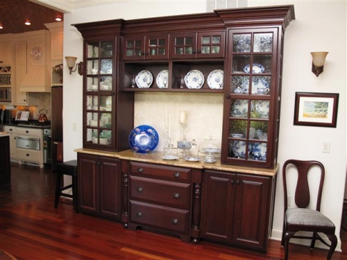 Hutch with Mullion Doors and Water Glass  